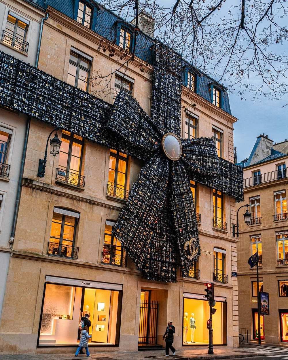 Toits, volets et mansardes typiques de Montmartre